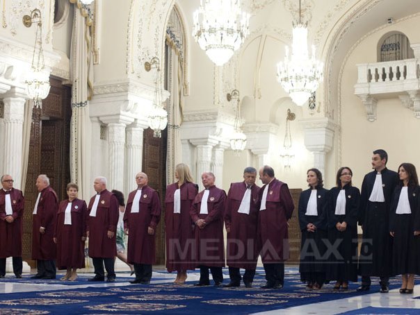 Imaginea articolului DOSAR: Plenul Curţii Constituţionale se reuneşte marţi, pentru a-şi lămuri neînţelegerile
