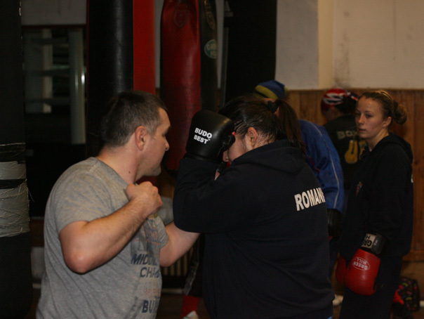 Imaginea articolului Doroftei s-a antrenat cu fetele de la lotul naţional de box - FOTO