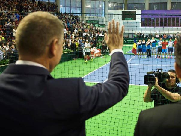 Imaginea articolului Preşedintele Klaus Iohannis şi soţia sa au asistat la al treilea meci din Cupa Davis de la Sibiu. Iohannis: Foarte bun meciul