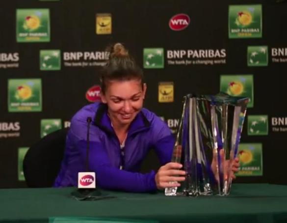Imaginea articolului Moment amuzant cu Simona Halep la conferinţa de presă de după meciul cu Jankovici: Românca nu a putut ridica trofeul de la Indian Wells - VIDEO