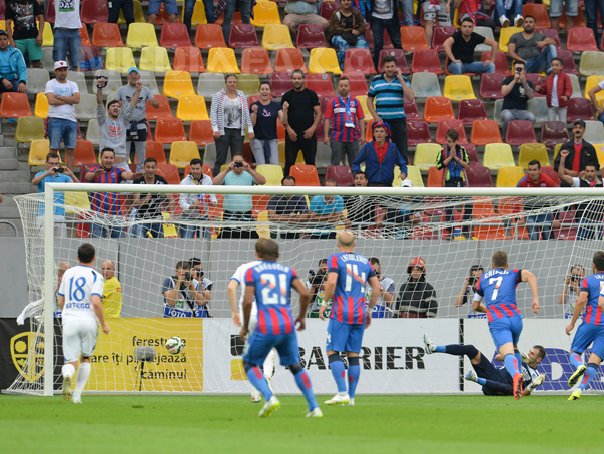 Imaginea articolului Steaua a învins Pandurii Târgu Jiu, scor 3-0, şi a câştigat Cupa Ligii - FOTO
