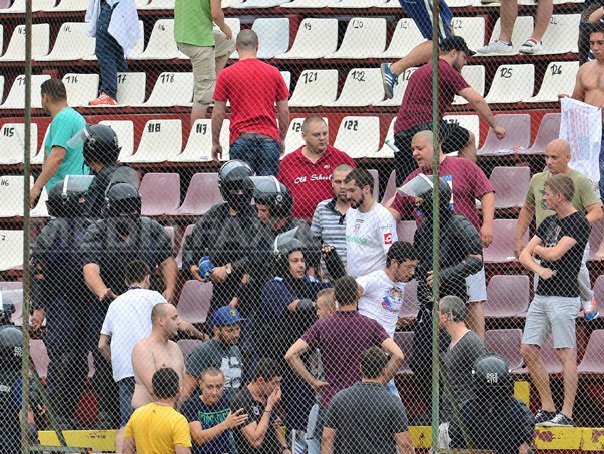 Imaginea articolului Peste 100 de suporteri ai echipelor bucureştene au în prezent accesul interzis pe stadioane