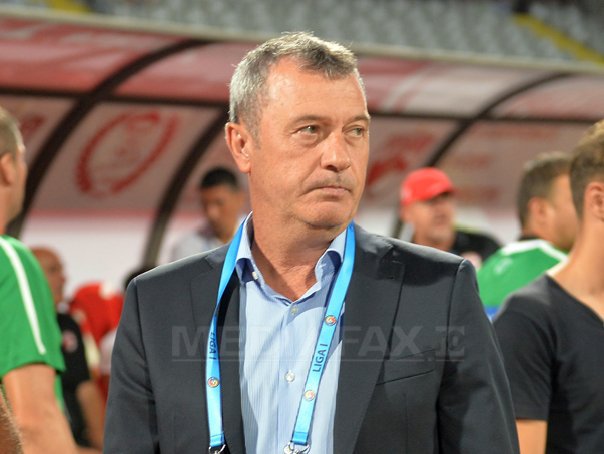 Imaginea articolului Antrenorul FC Dinamo, Mircea Rednic, suspendat pentru două jocuri de Comisia de Disciplină