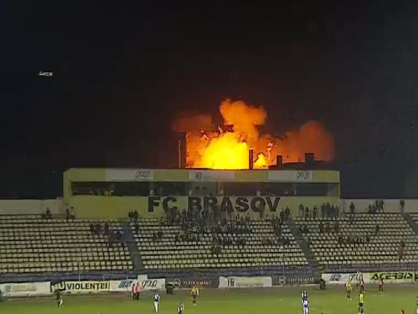 Imaginea articolului FC Braşov a învins CSM Râmnicu Vâlcea cu 3-2 în Liga a II-a. O explozie puternică a avut loc lângă stadion în timpul meciului