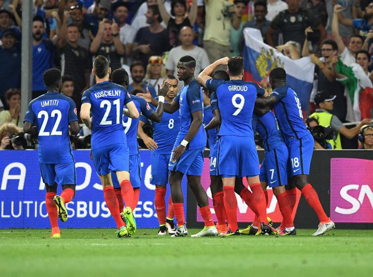 Imaginea articolului FINALA EURO 2016: Autorităţile franceze au interzis sărbătorirea pe străzile Parisului în cazul în care echipa lui Deschamps va câştiga meciul cu Portugalia