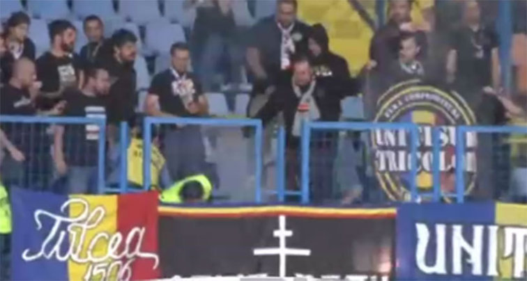 Imaginea articolului Incidente între suporterii români şi organizatori, la meciul cu Armenia, pe tema afişării bannerelor 