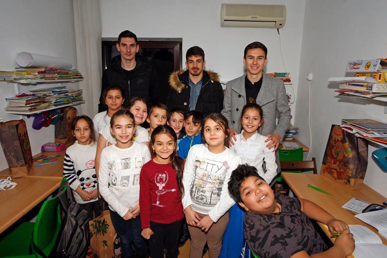 Imaginea articolului Jucătorii lui Dinamo au împărţit cadouri copiilor din cadrul Asociaţiei "Ana şi copiii"