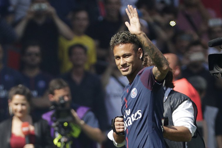 Imaginea articolului Transferul lui Neymar la PSG, marcat de CONTROVERSE: Barcelona a raportat la UEFA plecarea fotbalistului brazilian