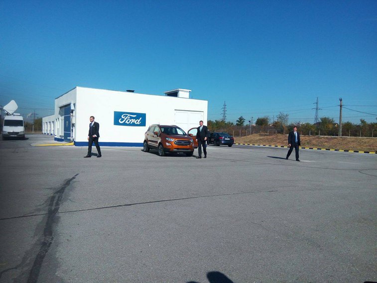 Imaginea articolului Iohannis a făcut, la Craiova, un drivetest cu noul Ford EcoSport | GALERIE FOTO