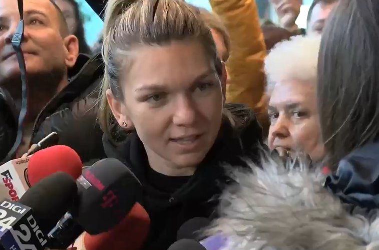 Imaginea articolului Simona Halep a ajuns în România. Fanii au aşteptat-o pe finalista-luptătoare la aeroport/ Ce a declarat Simona după ce a coborât din avion | LIVE VIDEO