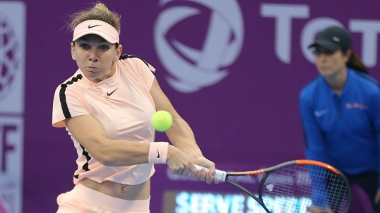 Imaginea articolului Turneul de la Doha | Simona Halep s-a calificat în sferturile de finală şi urmează să se confrunte cu o sportivă de doar 18 ani. Niculescu şi Buzărnescu au ratat calificarea / Cîrstea, făcută KO de Muguruza