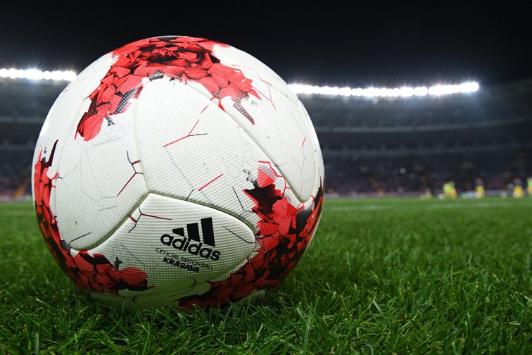 Imaginea articolului TRAGEDIE în lumea fotbalului: Un jucător, în vârstă de 25 de ani, a murit pe teren după ce a fost lovit cu mingea în piept | VIDEO