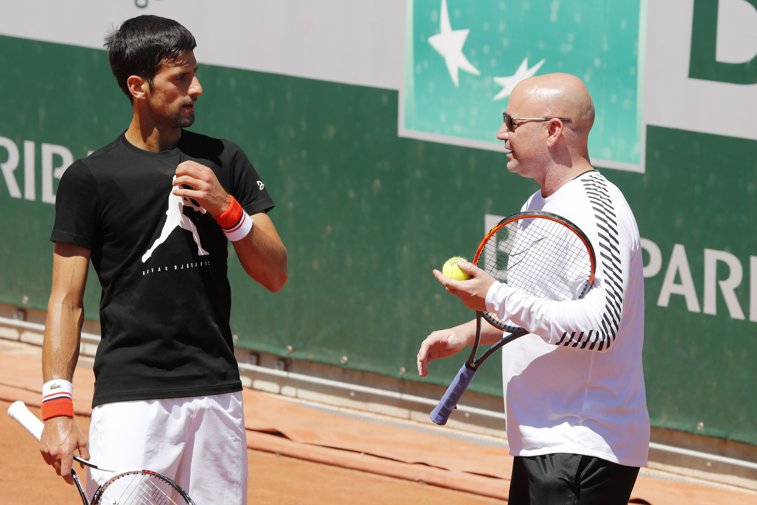 Imaginea articolului Ruptură în tenis: Novak Djokovic a întrerupt colaborarea cu Andre Agassi. Reacţia lui Darren Cahil, antrenorul Simonei Halep