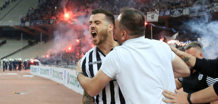Imaginea articolului Răzvan Lucescu, erou în Grecia. PAOK Salonic învinge AEK Atena în finala Cupei, după un meci încins. Incidente în tribună pe durata jocului