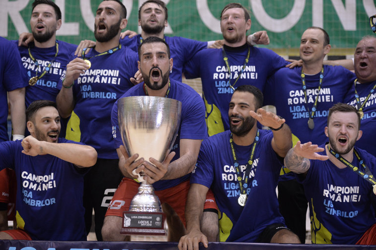 Imaginea articolului Dinamo a câştigat titlul de campioană la handbal masculin, al 3-lea consecutiv