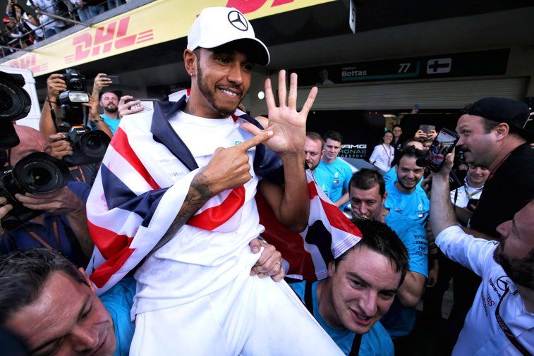 Imaginea articolului Lewis Hamilton a anunţat ce sumă va dona pentru victimele incendiilor din Australia
