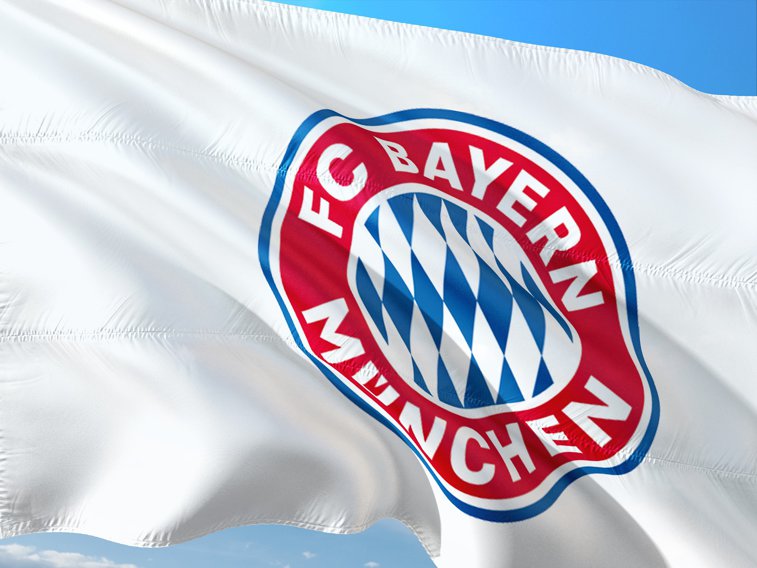 Imaginea articolului Bayern Munchen vinde măşti de protecţie cu însemnele clubului. Încasările vor fi donate