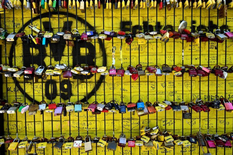 Imaginea articolului Fanii Borussiei Dortmund şi-au arătat susţinerea faţă de echipa favorită într-un mod inedit