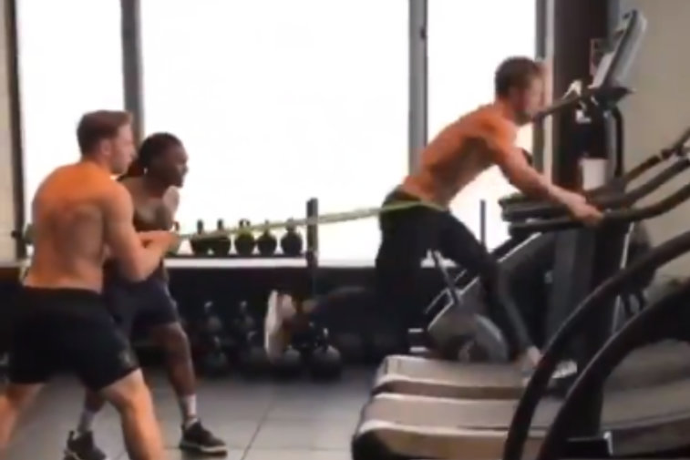 Imaginea articolului VIDEO: Crezi că te antrenezi intens? Uite aici antrenament!