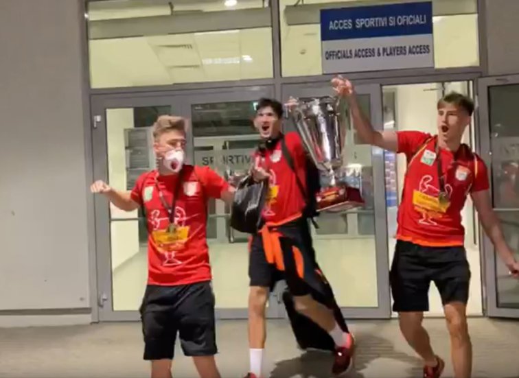 Imaginea articolului VIDEO - Lacrimi şi bucurie după meciul „finală” Universitatea Craiova - CFR Cluj din Bănie