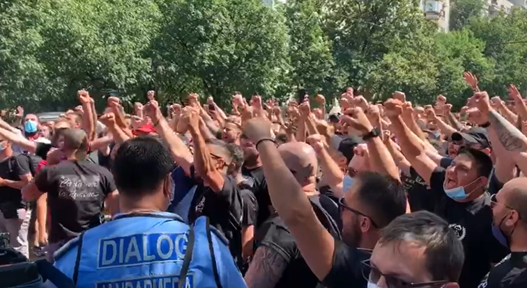 Imaginea articolului VIDEO Fanii lui Dinamo au ieşit să protesteze, salvarea poate veni de la FRF