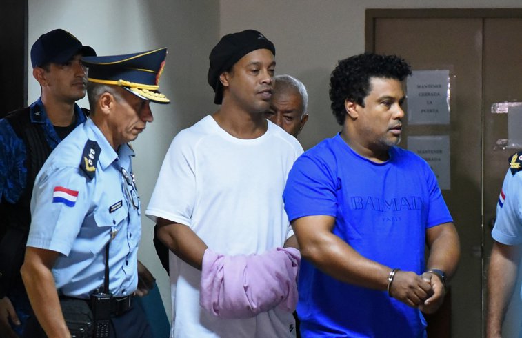 Imaginea articolului Ronaldinho ar putea pleca din Paraguay. Cât a plătit pentru a fi mutat în arest la hotel