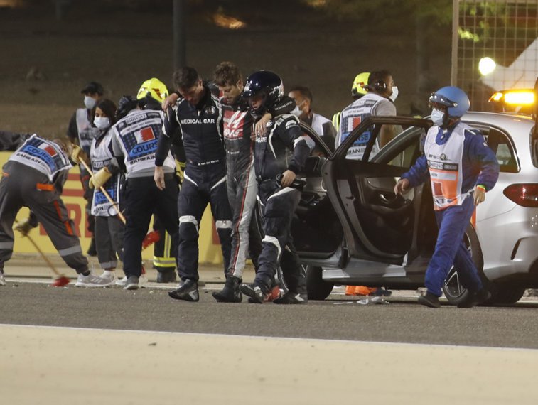Imaginea articolului FOTO Romain Grosjean, pilotul de Formula 1, descrie momentul în care monopostul său a luat foc. ”Moartea era în faţa mea şi am botezat-o Benoit”