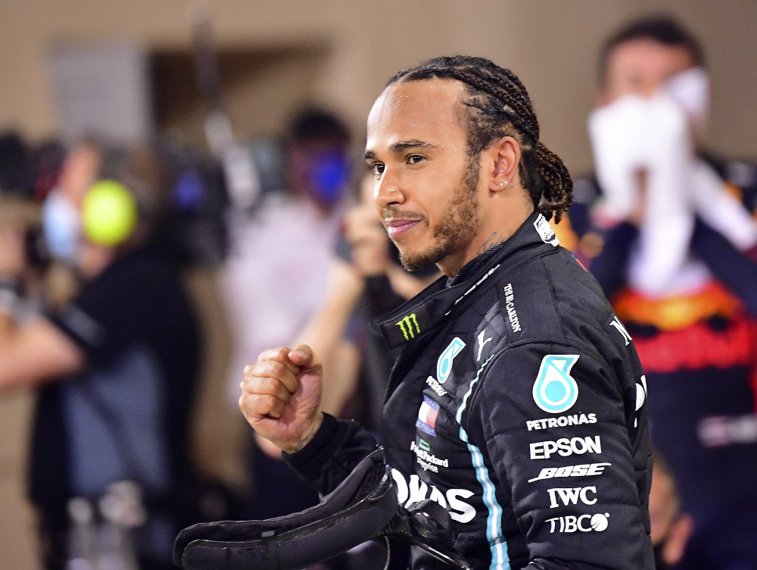 Imaginea articolului Lewis Hamilton revine pe circuit. Pilotul s-a vindecat de COVID-19 şi va participa la ultmul Grand Prix al anului