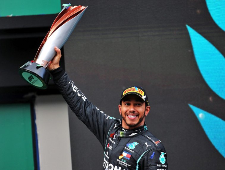 Imaginea articolului Lewis Hamilton conduce topul celor mai bine plătiţi piloţi de Formula 1