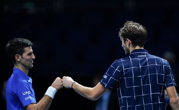Imaginea articolului Finala masculină la Australian Open. Djokovic şi Medvedev şi-au disputat trofeul primului turneu de Mare Şlem din 2021