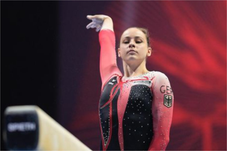 Imaginea articolului Sarah Voss a rupt normele tradiţionale la Campionatul European de Gimnastică. Echipamentul său a inspirat mai multe sportive. FOTO