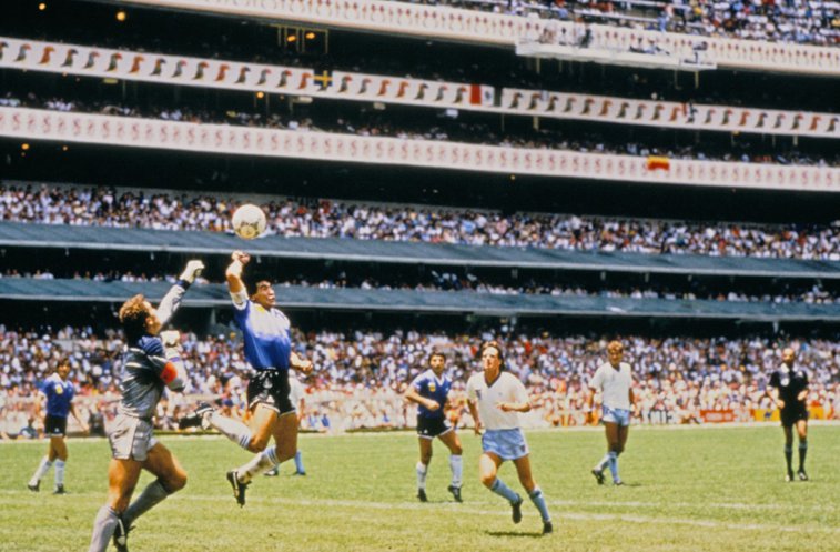 Imaginea articolului Momente memorabile din lumea fotbalului: 35 de ani de când Maradona a uimit cu „mâna lui Dumnezeu”