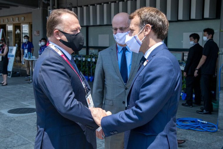 Imaginea articolului Emmanuel Macron a urmărit, alături de un român, primele confruntări de la Jocurile Olimpice 