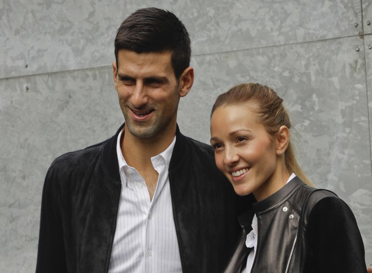 Imaginea articolului Reacţia soţiei lui Novak Djokovic, după ce sârbului i-a fost anulată viza: „Respir adânc pentru a mă calma“