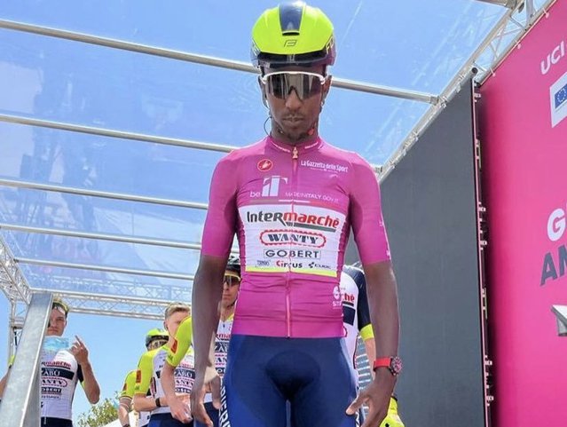 Biniam Girmay diventa il primo nero africano a vincere una tappa del Grand Tour al Giro d’Italia