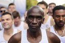 Imaginea articolului Kenyanul Eliud Kipchoge şi-a doborât propriul record mondial de maraton la Berlin