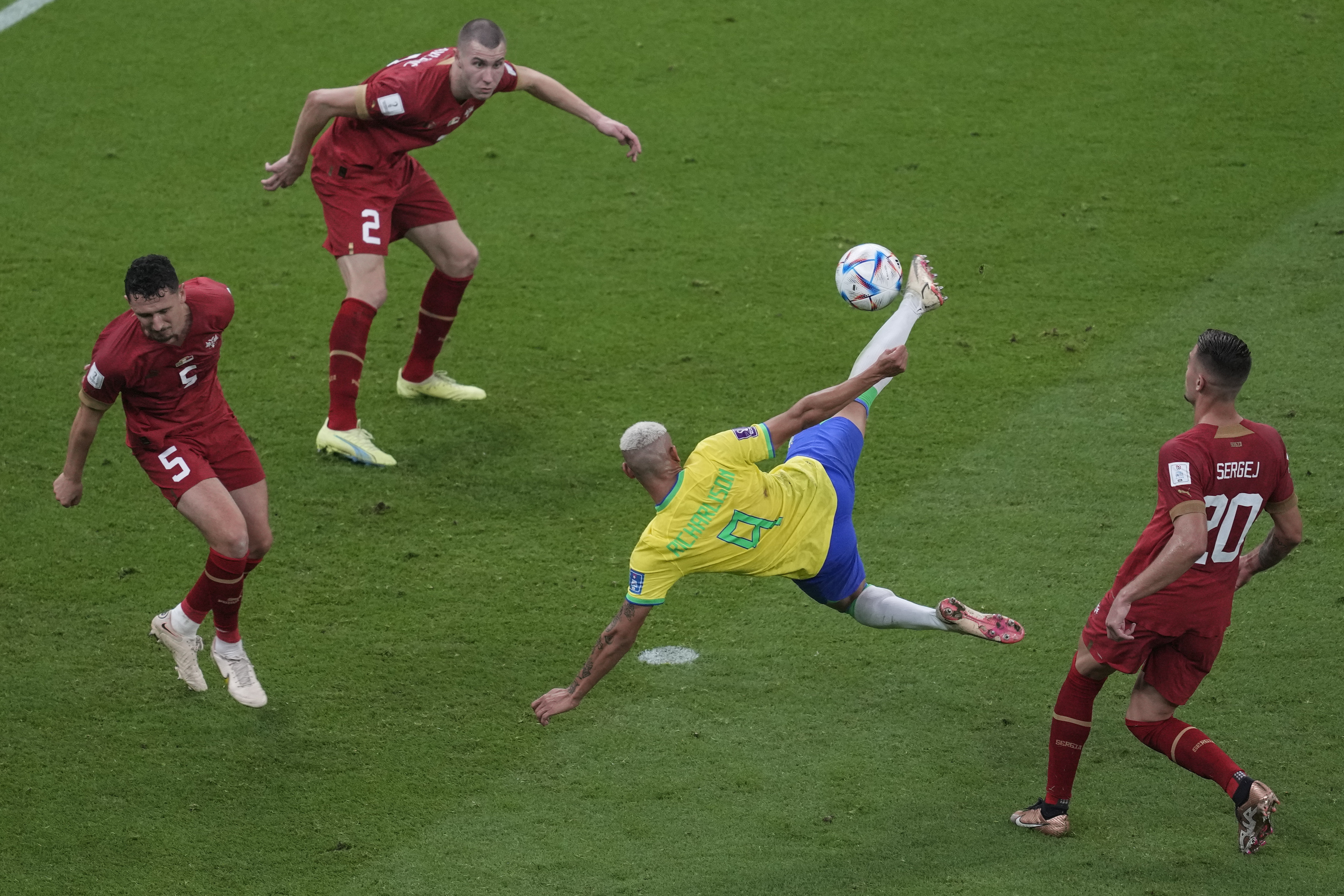 Dilema Cupei Mondiale de fotbal: a marcat brazilianul Richarlison din foarfecă sau nu?