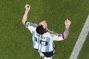 Imaginea articolului Cupa Mondială din Qatar: Messi înscrie în partida cu Mexic şi salvează Argentina