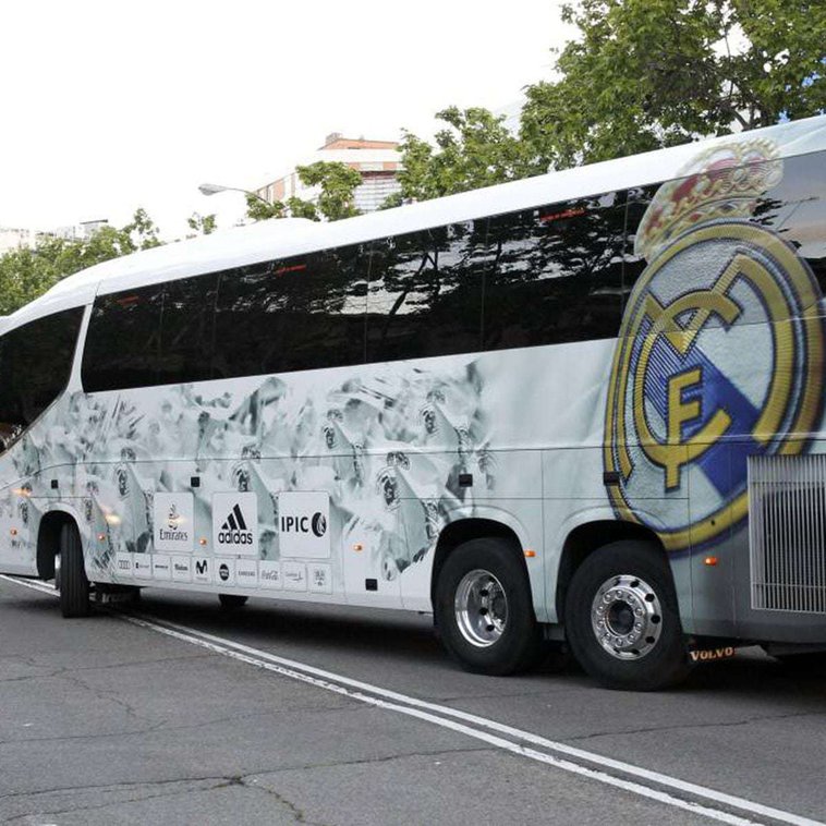 Imaginea articolului Autocarul lui Real Madrid, implicat într-un accident pe autostradă în drum spre meciul cu Leipzig 