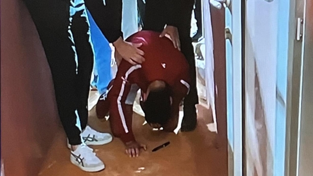 Novak Djokovic, lovit de o sticlă de apă, a ieşit de pe teren sângerând
