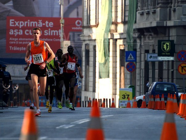 Imaginea articolului Concurenţi din 42 de ţări participă la Maratonul Internaţional Bucureşti 2011