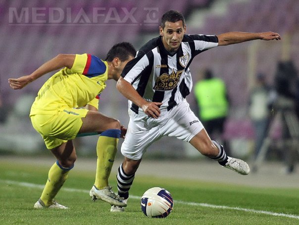 Imaginea articolului Poli Timişoara învinge Steaua, deţinătoarea Cupei, cu 2-0 şi se califică în sferturi