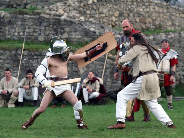 Imaginea articolului Confruntare între daci şi romani, la DacFest, în apropierea cetăţilor din Munţii Orăştiei