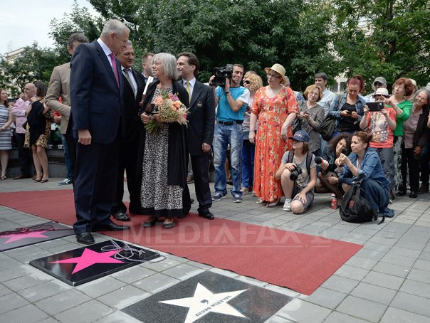 Imaginea articolului Valeria Seciu, Ion Besoiu şi Rodica Mandache, recompensaţi cu stele pe Aleea Celebrităţilor - FOTO