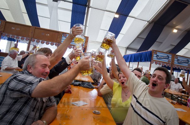 Imaginea articolului Preparate tradiţionale bavareze, bere, dar şi concursuri, la Festivalul Oktoberfest de la Braşov
