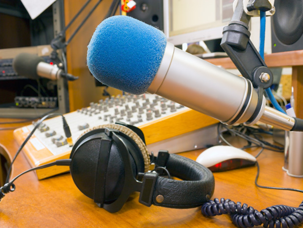 Imaginea articolului Radio Seven se va lansa în Bucureşti, înlocuind HFM, cu Mihai Găinuşă şi Marius Vintilă în echipă