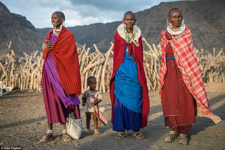Imaginea articolului Imagini spectaculoase cu trei triburi africane, realizate de un fotograf român, elogiate în Daily Mail - FOTO