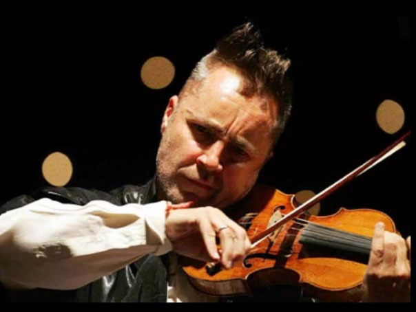 Imaginea articolului Nigel Kennedy, cel mai aclamat violonist de muzică clasică din toate timpurile, în Capitală cu show-concept inspirat din “Anotimpurile” lui Vivaldi - VIDEO