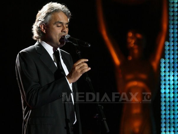 Imaginea articolului Andrea Bocelli joacă în filmul despre viaţa sa. Orb din copilărie, citea notele muzicale în Braille