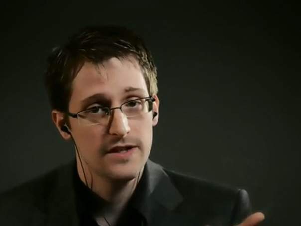 Imaginea articolului FOCUS. 31 de scriitori americani îi cer lui Barack Obama sa-l graţieze pe Edward Snowden - VIDEO 